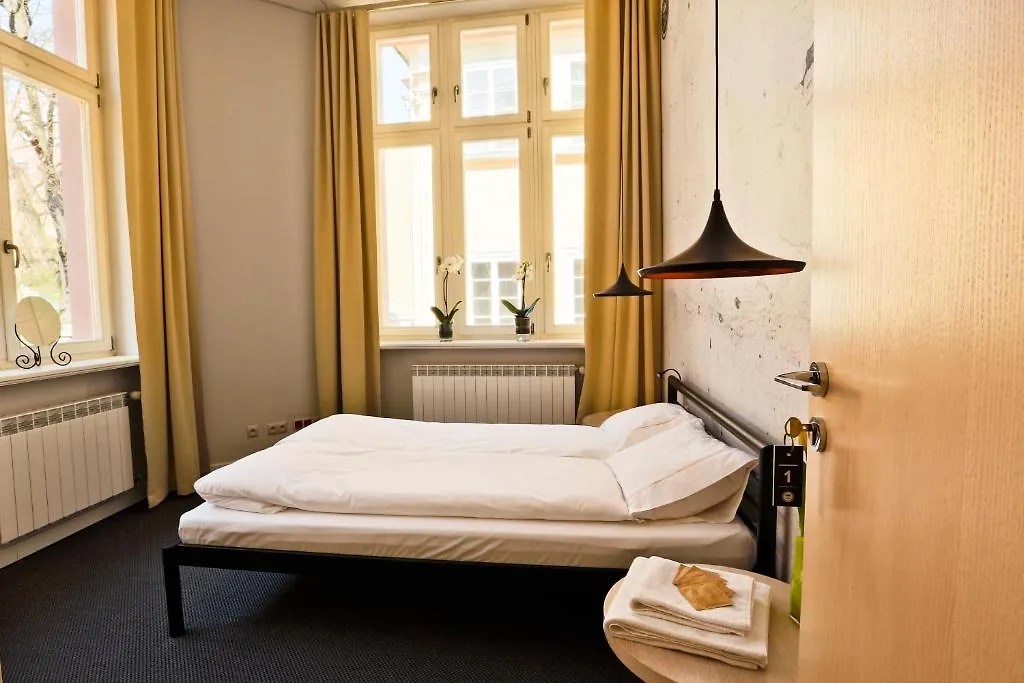 Sleep In Hostel & Apartments Stary Rynek Poznan 3*,